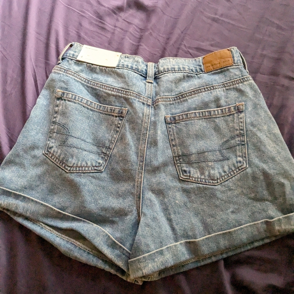 American Eagle High Rise Mom Shorts | Size 4 | NWT - Picture 2 of 4